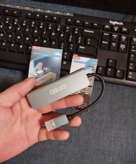 ✓ Hub USB 3.0 ASWEI 4in1: USB 3.0 To 4 USB 3.0 :
 •  Chất Lượng Vượt Trội: Vỏ nhôm tản nhiệt tốt, chắc chắn, mát.
 •  Kết Nối Ổn Định: Cổng USB chắc chắn, đảm bảo kết nối đáng tin cậy.
 •  Giao Hàng Nhanh Chóng: Nhận hàng nhanh chóng, chỉ trong vòng một ngày.
 •  Giá Cả Cạnh Tranh: Mua ba bộ chia USB ASWEI với giá ưu đãi.
 •  Thiết Kế Tiện Lợi: Kích thước nhỏ gọn, dễ dàng cầm nắm. Vỏ nhôm bền bỉ, bảo vệ khỏi va đập.
--> Bộ chia USB ASWEI được thiết kế với chất lượng cao tốt , kết nối ổn định và giao hàng nhanh chóng. Giá cả cạnh tranh và thiết kế tiện lợi. Sản phẩm nên dùng. ✓ Hub USB 3.0 ASWEI 4in1: USB 3.0 To 4 USB 3.0 :
 •  Chất Lượng Vượt Trội: Vỏ nhôm tản nhiệt tốt, chắc chắn, mát.
 •  Kết Nối Ổn Định: Cổng USB chắc chắn, đảm bảo kết nối đáng tin cậy.
 •  Giao Hàng Nhanh Chóng: Nhận hàng nhanh chóng, chỉ trong vòng một ngày.
 •  Giá Cả Cạnh Tranh: Mua ba bộ chia USB ASWEI với giá ưu đãi.
 •  Thiết Kế Tiện Lợi: Kích thước nhỏ gọn, dễ dàng cầm nắm. Vỏ nhôm bền bỉ, bảo vệ khỏi va đập.
--> Bộ chia USB ASWEI được thiết kế với chất lượng cao tốt , kết nối ổn định và giao hàng nhanh chóng. Giá cả cạnh tranh và thiết kế tiện lợi. Sản phẩm nên dùng.