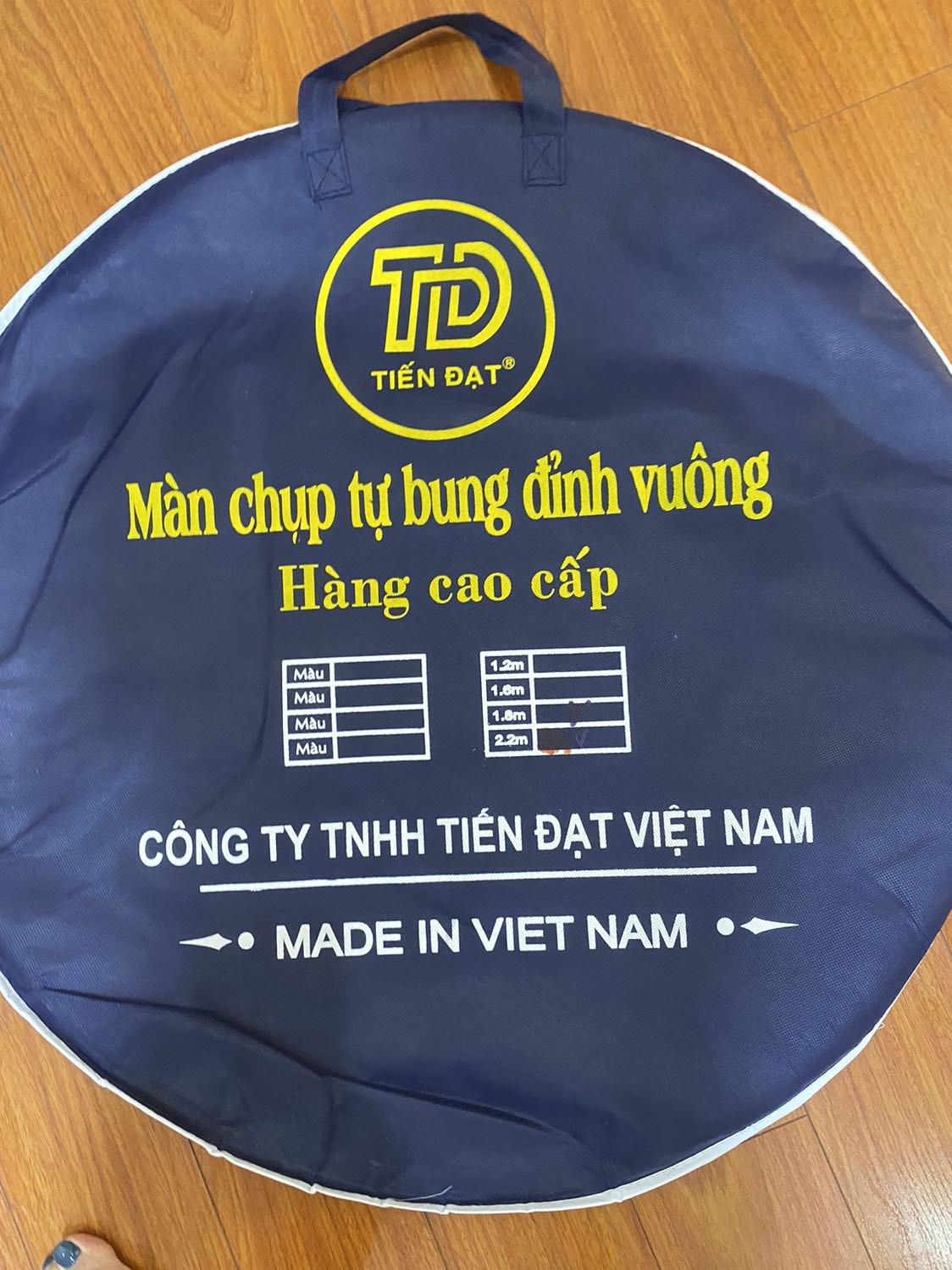 Sản phẩm không đúng mô tả. Ghi là mùng Mộc Miên 1m8x2m hoạ tiết khủng long mà giao mùng Tiến Đạt 2mx2m2 hoạ tiết con hưu rất xấu, yêu cầu đổi đúng sp tôi đã đặt hoặc hoàn tiền lại cho tôi.