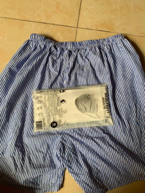 Mình mua 2 set: 10 quần. Không ngờ Giá cả rẻ hơn so với bên ngoài. Đường may rất khá. Chất liệu vải ok. Chắc chắn sẽ mua khi cần. Đặc biệt tặng 5 khẩu trang may rất tốt. Chỉ tiếc không có size lớn cho thằng bự nhà mình. Rất đáng đồng tiền đấy mọi người.