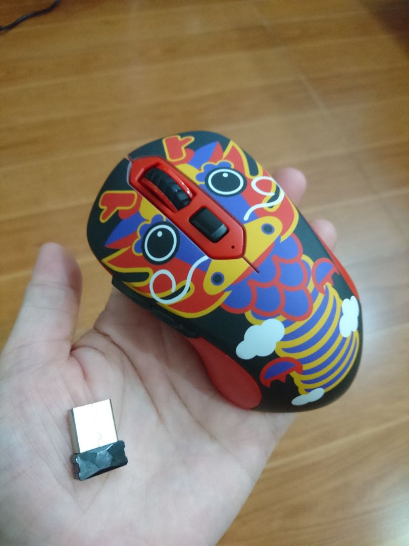 giao hàng nhanh, đóng gói ổn, sản phẩm dùng thử thấy mượt, hoa văn nhám nhám nhìn ngầu đét, rất thích, hy vọng chất lượng bền