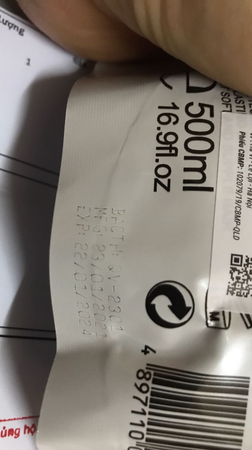 Cảm nhận ban đầu là mình thấy em này khá thơm, chất kem vàng đặc, tem mác đầy đủ. Mua hàng trên Tiki cứ yên tâm là chính hãng. Mình đã nhanh chóng sử dụng luôn em này để viết cảm nhận. Gội xong thì tóc rất thơm giống ngoài salon , có chút mềm và mượt. Mình sẽ sử dụng lâu dài và sẽ review tác dụng sâu hơn của em ý khi sử dụng thời gian dài hơn