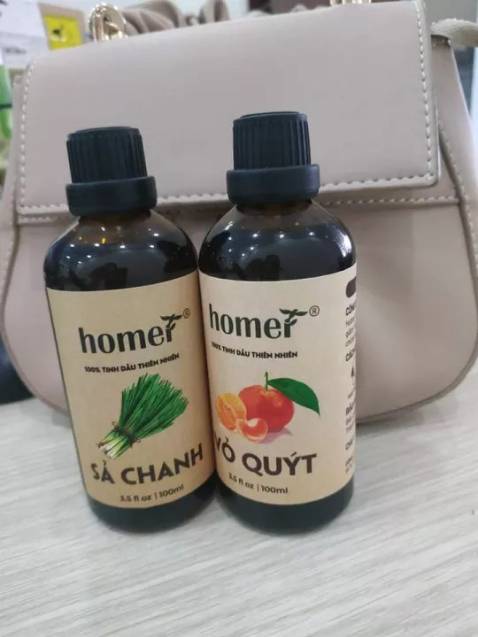 Shop đóng hàng siêu kỹ, bọc nọ bọc kia quá trời. Mà dầu cũng mùi thơm lắm, mới mở hộp ra là đã nghe thơm rồi
Đóng hàng, giap hàng cũng nhanh