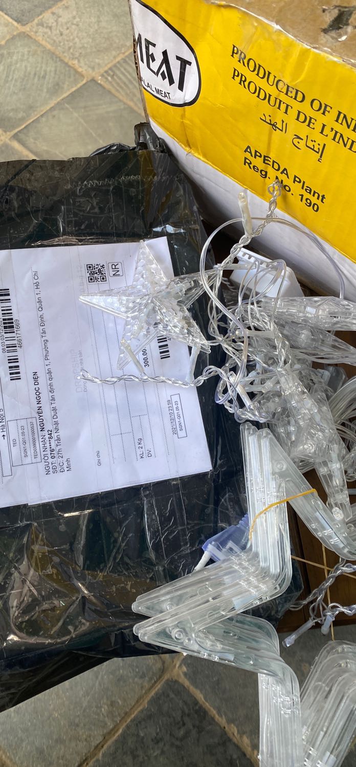 Mua 4 sợi dây đèn nháy gửi đèn ngôi sao la sao Shop Shop rất nhiệt tình và nhận sai hứa sẽ khắc phục nhanh nhất  có thể nói chung rất chuyên nghiệp và tôn trọng khách hàng tôi phải công nhận và cho Shop 5 sao về thái độ phục vụ 1 sao về người đóng gói đơn hàng