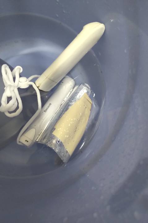 Không bị vào nước, dễ dùng