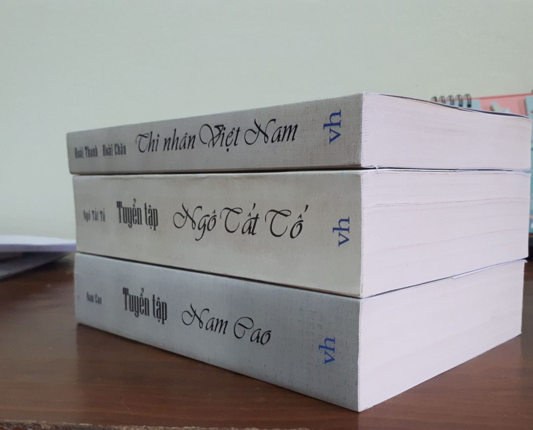Sau lần đầu tiên đặt sách của Fahasa thấy ưng vô cùng nên từ đó luôn đặt ở Fahasa dù giá có hơn TikiTrading 1 chút nhưng đúng là Fahasa chất lượng hơn hẳn. Đóng hộp vs bao xốp cẩn thận, sách thì luôn được nguyên seal nên đảm bảo sách rất mới. Giao hàng thường nhanh hơn lịch dự kiến và luôn kèm hóa đơn rất rõ ràng.
Tranh thủ giảm giá cuối năm nên rẻ hơn hẳn mà Fahasa rất nhiều đợt sale cùng mã giảm. Tuyệt vời luôn ??
