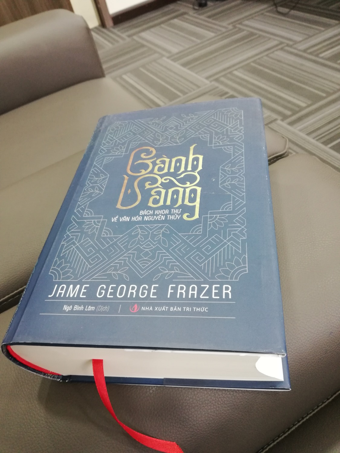 Sách dày hơn 1200 trang. Chất lượng in ấn tốt. Rất nhiều kiến thức bổ ích và thú vị lần đầu được biết đến. 

Theo ý kiến chủ quan của mình, sách khá kén người đọc. Phù hợp với những bạn muốn khám phá, nghiên cứu, tìm hiểu về văn hoá, lịch sử. Tuy nhiên, rất đáng sưu tầm !