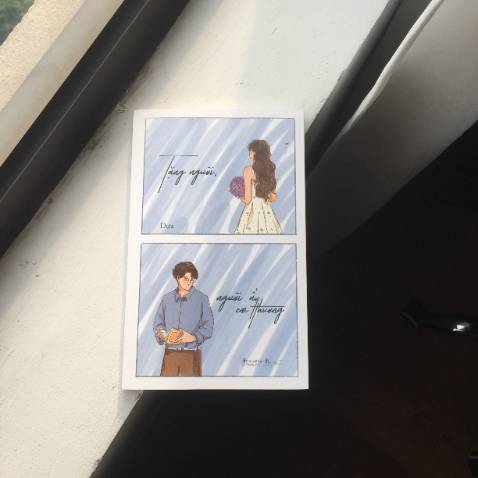 Eo ôi sách xinh ngoài mong đợi mọi người ơi. Ship tiki đặt hôm nay mà hôm sau đã nhận được rồi. Thơ đọc hay lắm, tác giả trẻ mà viết câu nào cũng chứa chan cảm xúc. Đọc xong xúc động muốn khóc luôn ạ. Nên mua nha mọi người