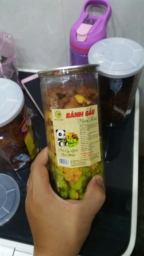 bánh giao tới hộp bị méo bánh bên trong bể nát , nhân bánh dính tùm lum trên hộp không biết ăn làm sao bánh giao tới hộp bị méo bánh bên trong bể nát , nhân bánh dính tùm lum trên hộp không biết ăn làm sao