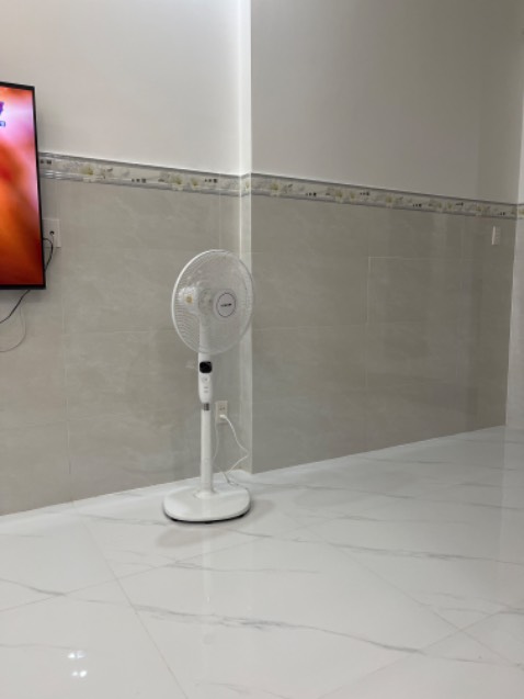 Mua lần đầu về lắp vô cái vành bị non nên không vô được 2 cái lồng. Gọi Tiki xử lý trả đổi hàng nhanh trong vòng 1 nốt nhạc. Tin tưởng hoàn toàn vào hậu mãi của Tiki. Trước mắt quạt dùng ok. Mua gì giá trị cao nên mua của tikitrading.