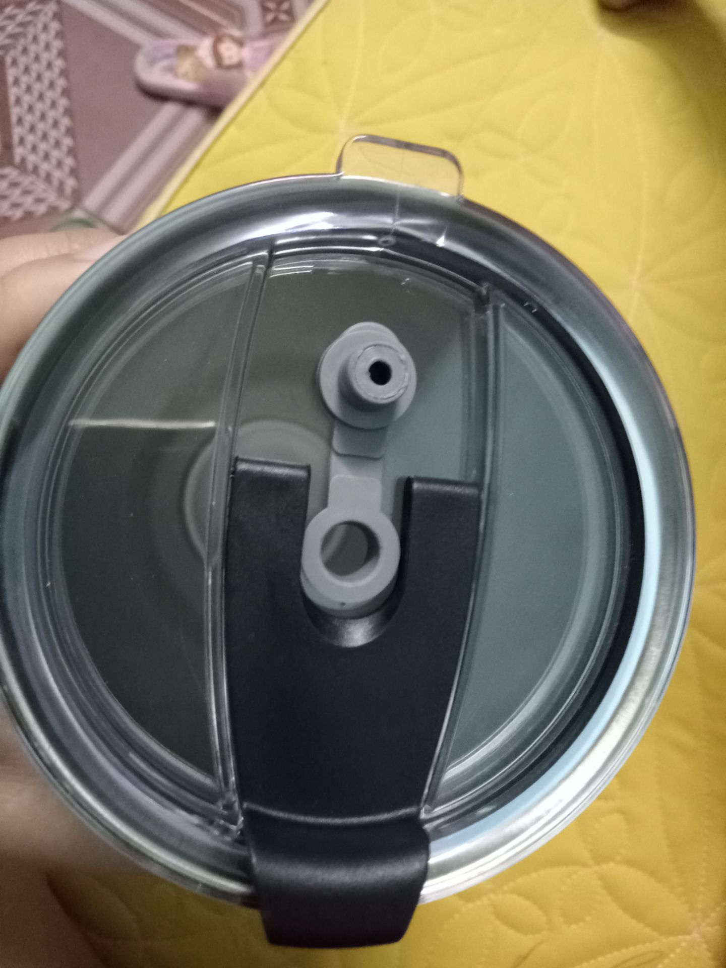 áp các mã vào thì bằng giá ở quán thui ý, mình mê cái ly quá nên mua. mà vận chuyển làm mình thiệt quá trời, 1 *** nổ tung, đổ hết sạch nước luôn. và 6 *** bị móp nắp, suýt nổ nếu ko khui kịp. tính ra 8k/*** ý 😭