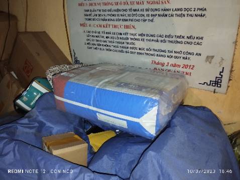 Thấm hút tốt. Mềm mại. Tiện lợi. Hàng gói cẩn thận, còn hạn sử dụng. Có vết tì rách.