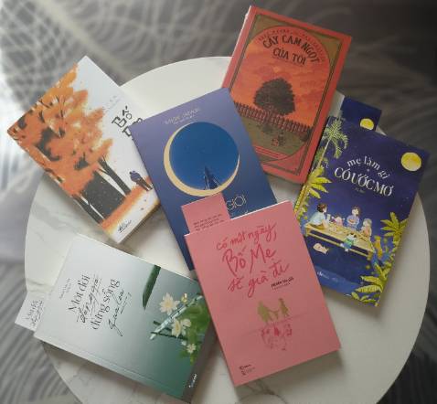 Mua đợt sale giá rẻ. Đặt có 1h là ship đến rồi. Nhưng ko biết phải đợt sale ko trừ 2 cuốn đắt nhất thì 4 cuốn còn lại đều có tì vết dù ko đáng kể nhưng lần đầu mua sách nên hơi hụt hẫng.