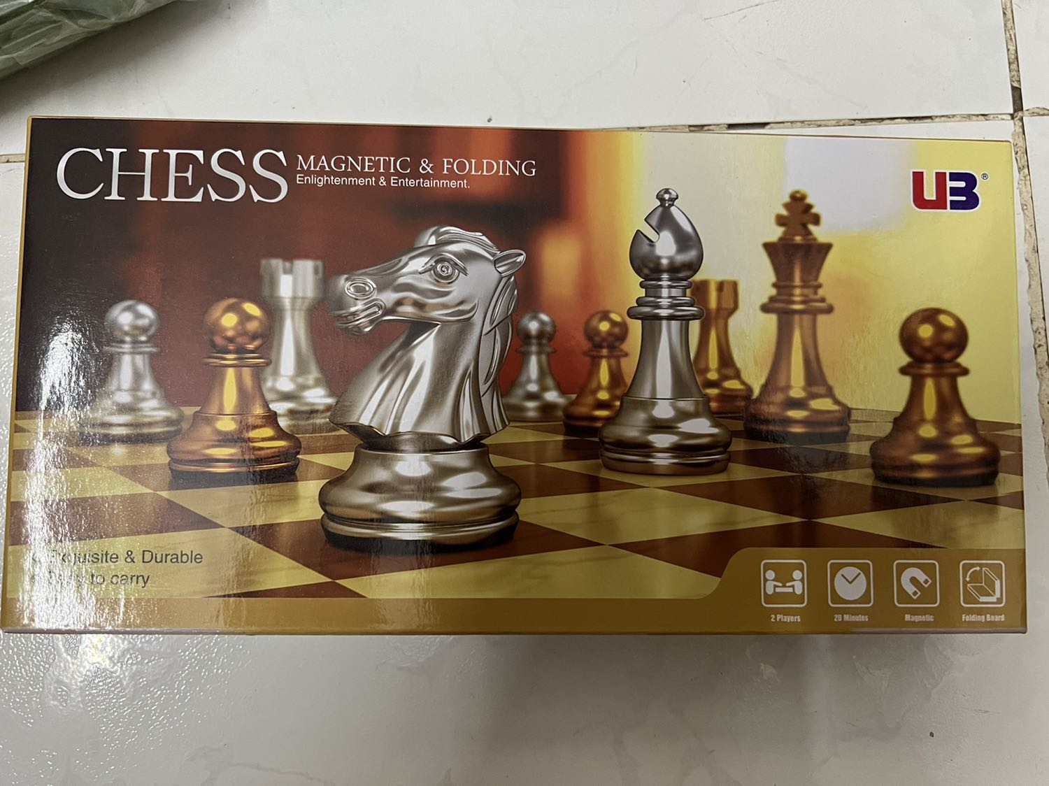 Rất là hài lòng về sản phẩm này. Đóng gói chỉn chu, tỉ mỉ. Riêng bộ bàn cờ thì rất mịn, cảm giác sờ vào mặt bàn cờ rất thích. Màu sắc của các quân cờ ổn, nhưng không biết có bền theo thời gian hay không, lau chùi có bị phai màu không?
Nói chung chất lượng trong tầm giá này là rất tốt.