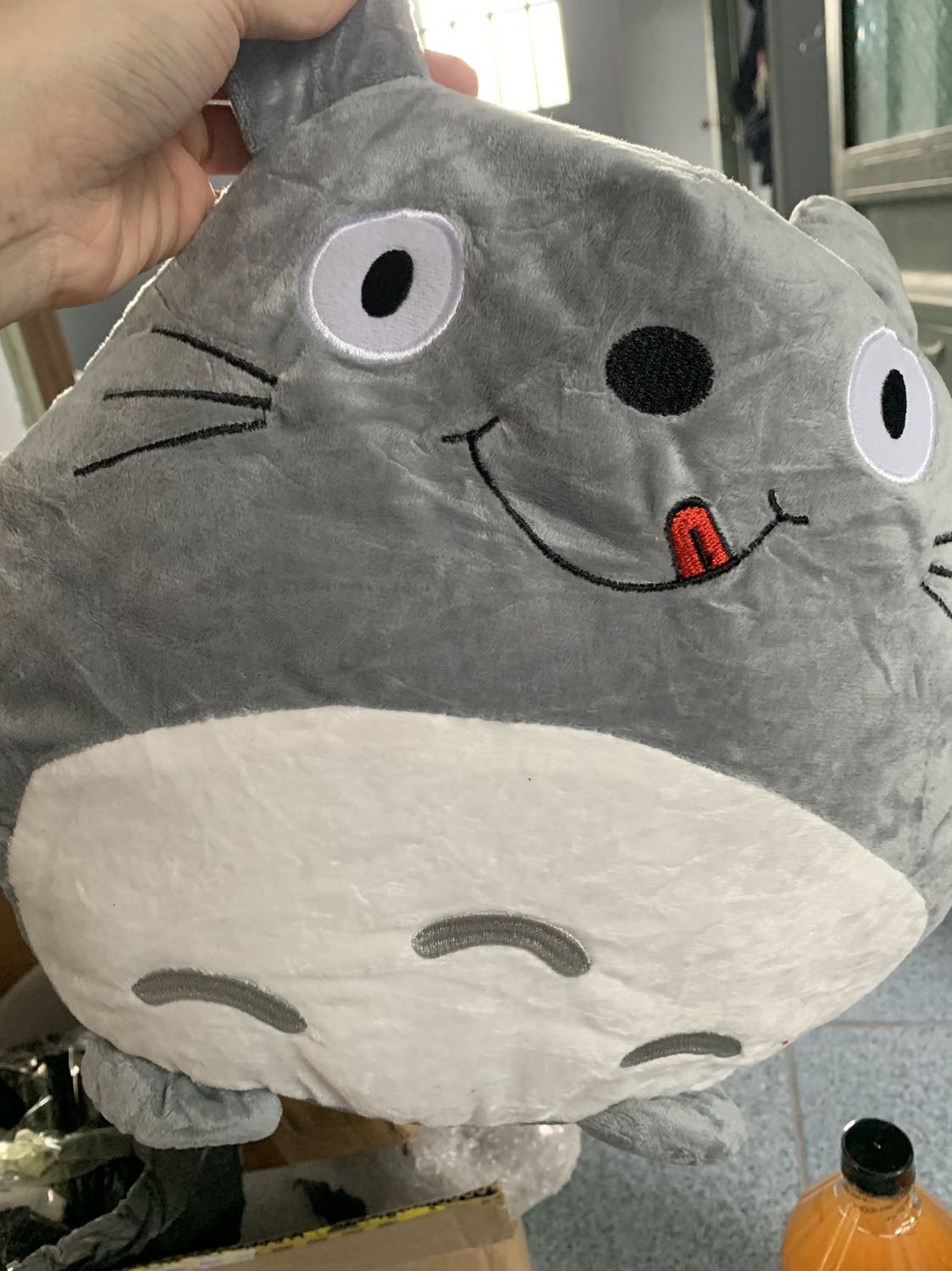 Giao hàng hơi lâuuuuuu 1 tuần hơn mới có hàng. Chất lượng sản phẩm thì best nha. Ở trong có dây kéo để lấy bông ra khi giặt nữa. Đáng đồng tiền bác gạo ạ