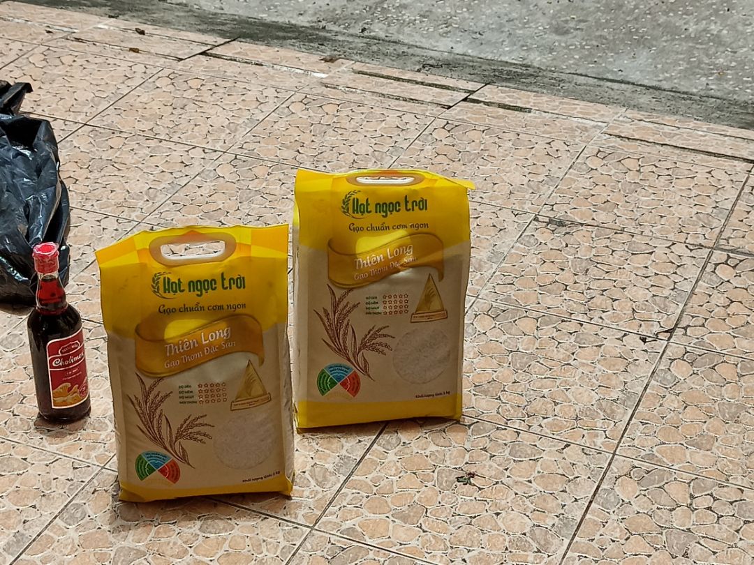 Gạo giao khá nhanh mùa giãn cách XH, rất vui. Like Tiki và shop. Nhận được món nào mùa này vui còn hiện bắt được tiền.