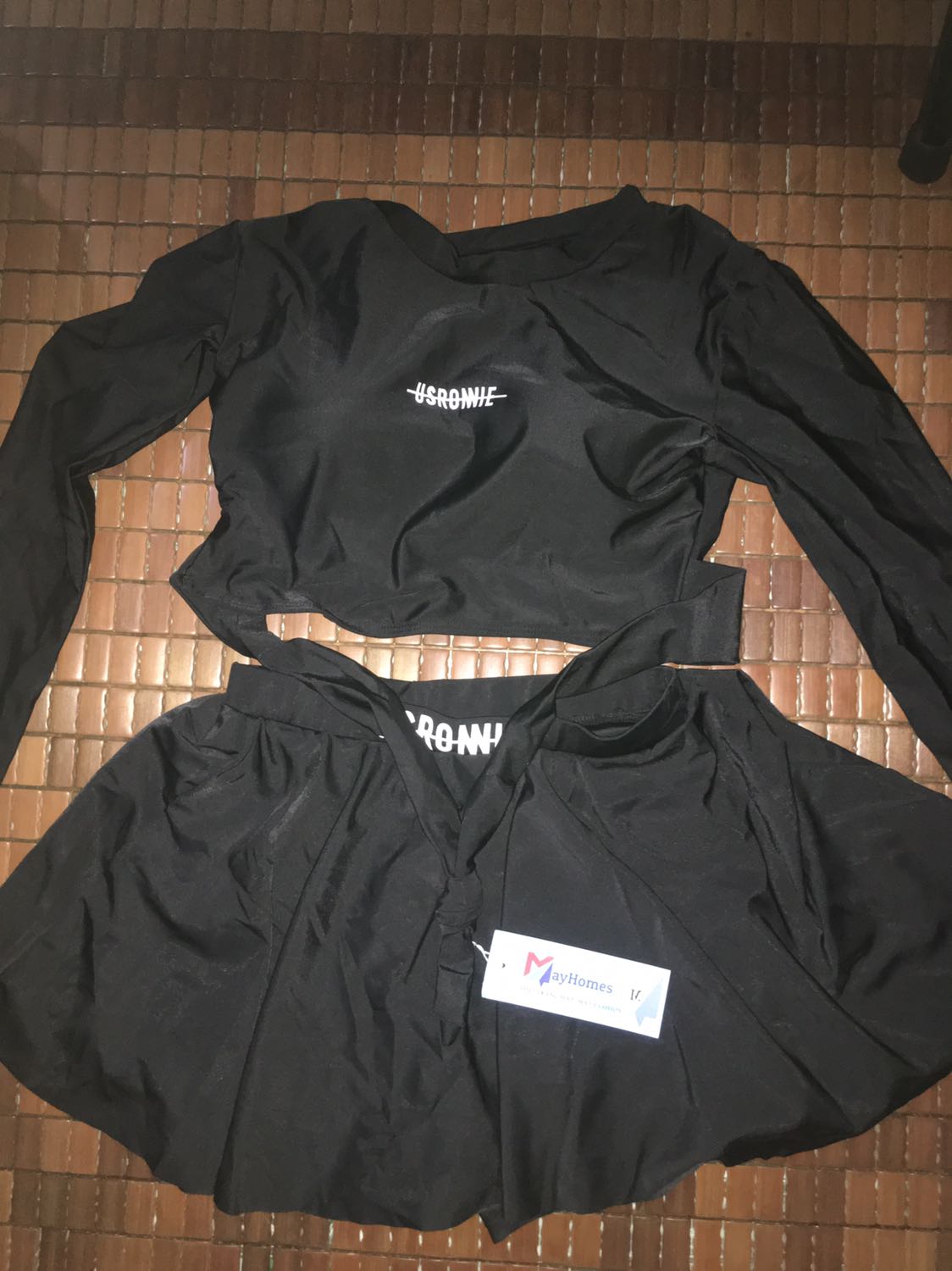 Đồ xinh lắm nhé shop, mỗi tội mình hơi bị chật cái tay, nhưng mà không sao, mặc ổn lắm nè