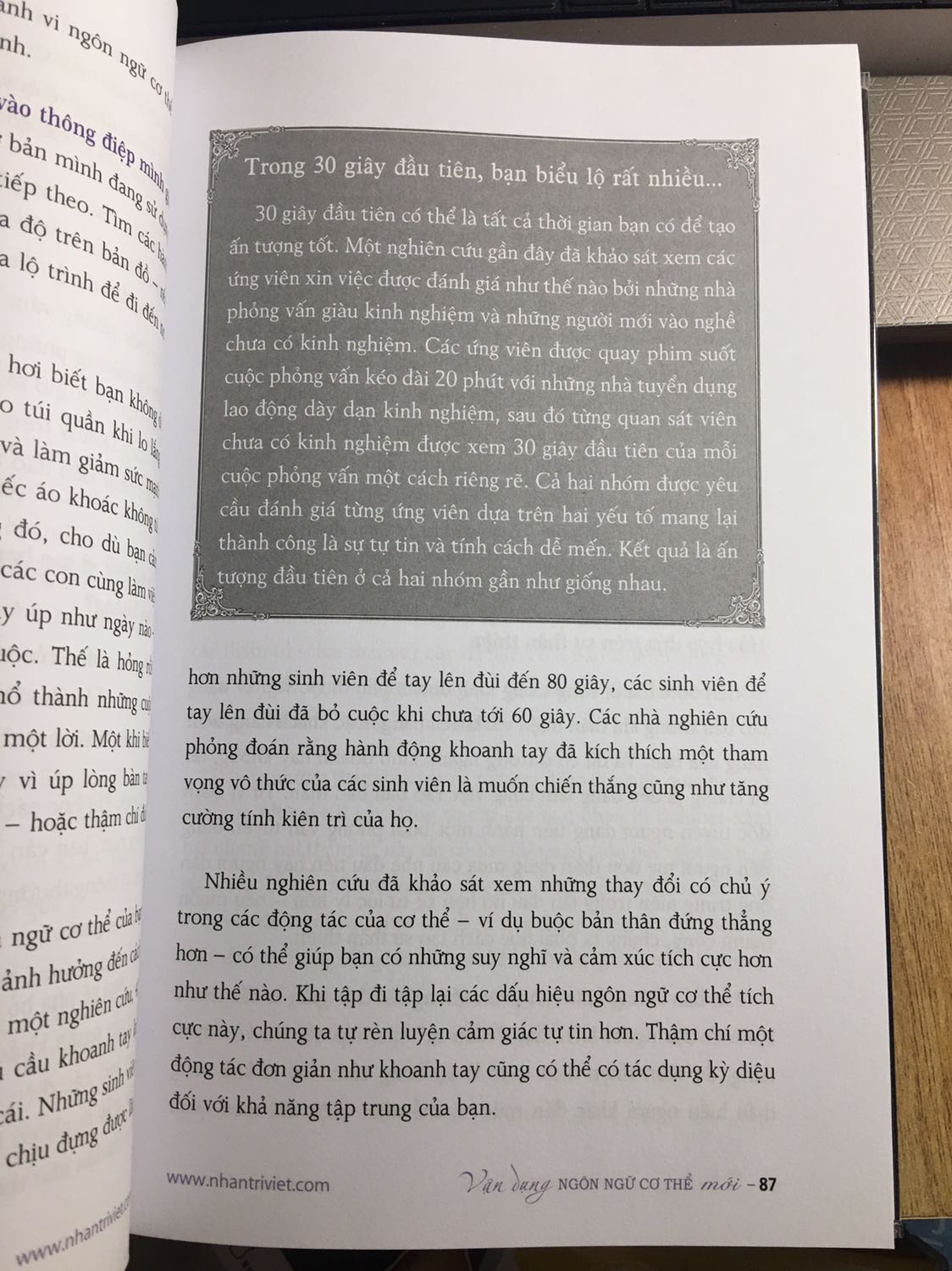 Hình thức sách và dịch vụ giao hàng không có gì để phàn nàn trong lần nhận sách này. Rất tốt. Xứng đáng 5 sao. Mình rất quan tâm đến ngôn ngữ cơ thể, một trong những kỹ năng giao tiếp cực kỳ quan trọng ngày nay. Đó là lý do mình chọn mua cuốn này. Đọc mục lục thì rất ok. Cụ thể thì mình chưa đọc hết nên chưa thể đanhs giá được.