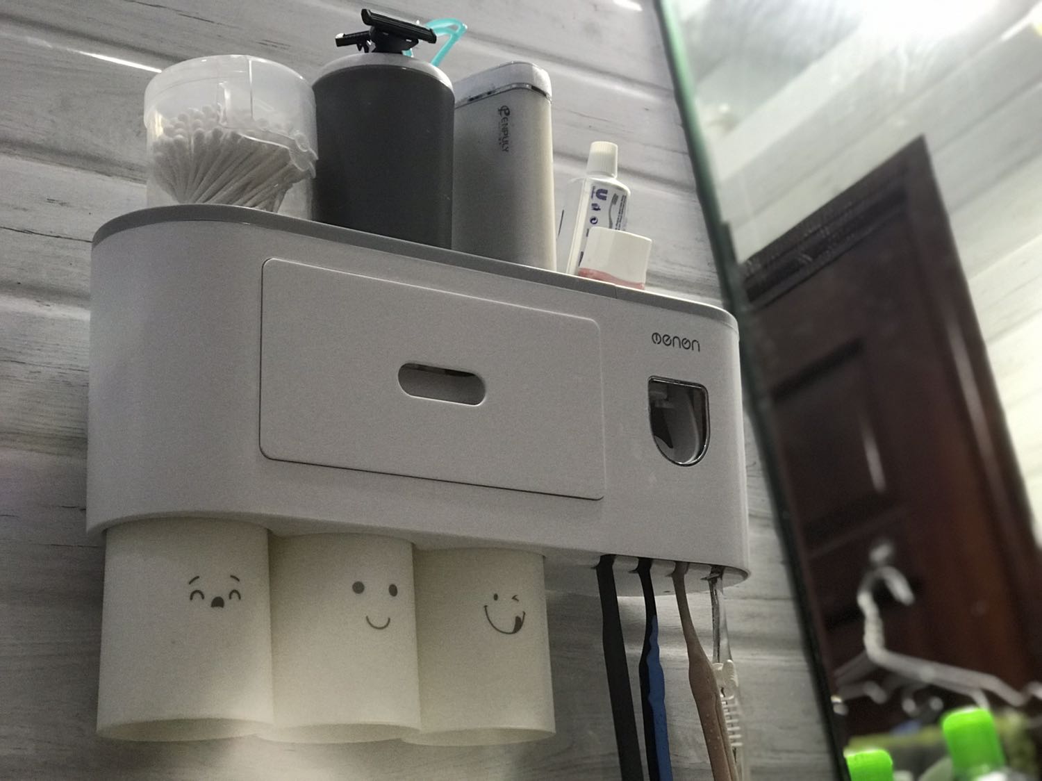 sản phẩm ổn, riêng phần vòi cho kem đánh răng khó sử dụng và cũng không ra kem nhanh, tự nặn còn nhanh hơn. Còn lại không vấn đề