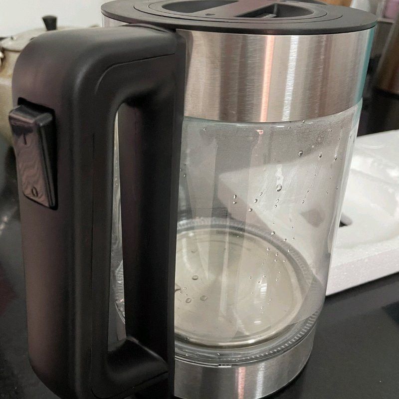 Ấm chất lượng, giống mô tả như shop đăng từ hình ảnh đến phiếu bảo hành, sôi rất nhanh và êm nha mọi người. Nhìn gọn, đẹp, tinh tế, rất sang. Shop đóng gói cẩn thận. Tư vấn nhiệt tình, nên mua nhé mọi người . Tks shop. Sẽ ủng hộ lần sau ạ.