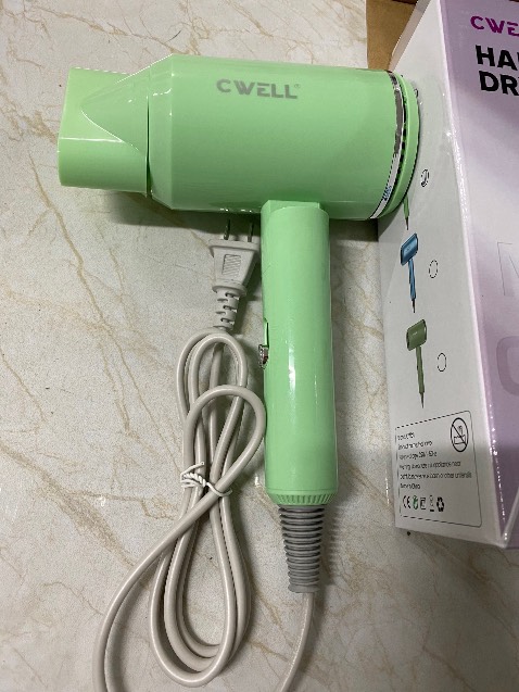 hàng nhận như quảng cáo, máy sấy rất mạnh rẩ dễ để tạo nếp tóc hay sấy khô tóc.