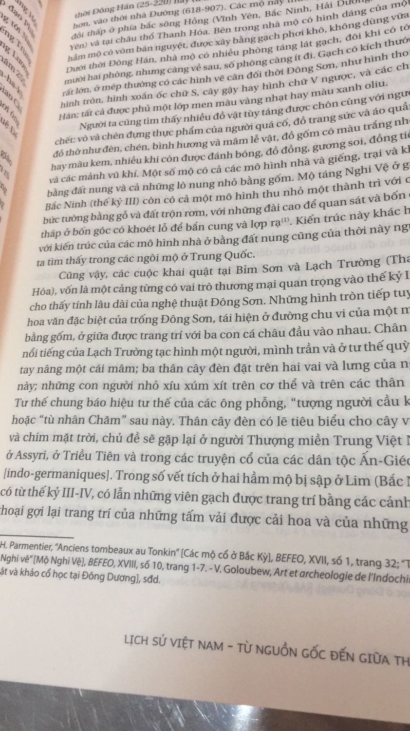 Đây là một cuốn sách sử rất đáng mua của giáo sư Lê Thành Khôi, cuối sách có rất nhiều hình ảnh, lược đồ và chú thích dành cho độc giả, về sách thì mình cho 10₫ . Tuy nhiên về việc bọc bookcare của tiki thì mình lại không hài lòng tí nào, mình phải bỏ tiền ra mua gói bookcare thế mà các bạn lại bọc kiểu cho có, mỗi lần lật sách là lại bị tuột ra rất khó chịu, thậm chí có quyển kia mình mua thì chỉ có miếng nhựa chưa kịp bọc dc nhét kèm vào sách. Mong tiki sẽ kiểm tra chặt chẽ hơn về việc bọc bookcare cho khách.