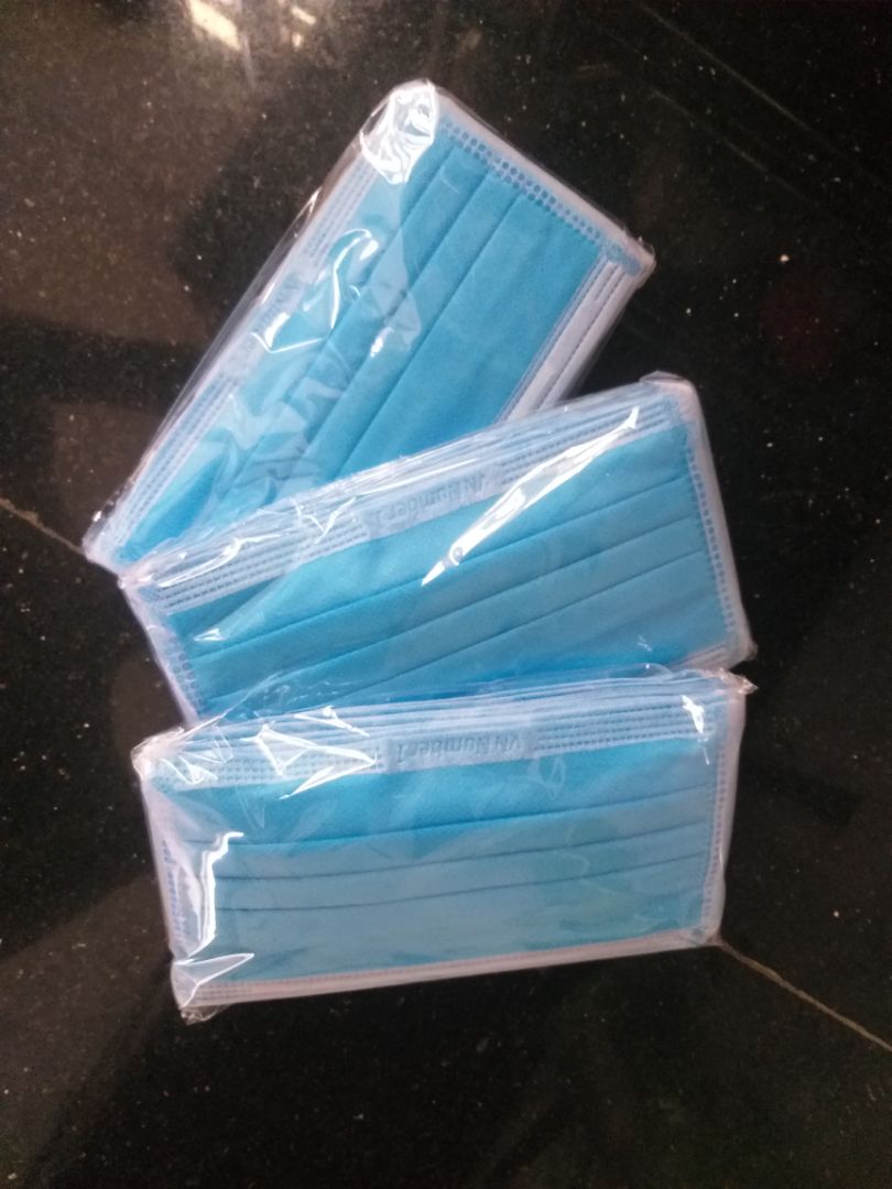 Cảm ơn Tiki và Y tế Lộc đã cho mừng cơ hội mua khẩu trang với giá ưu đãi. Chỉ với 71k mình đã có ngay hai hộp khẩu trang 50 cái 4 lớp, mỗi hộp được tách thành từng gói nhỏ 10 cái rất tiện lợi.