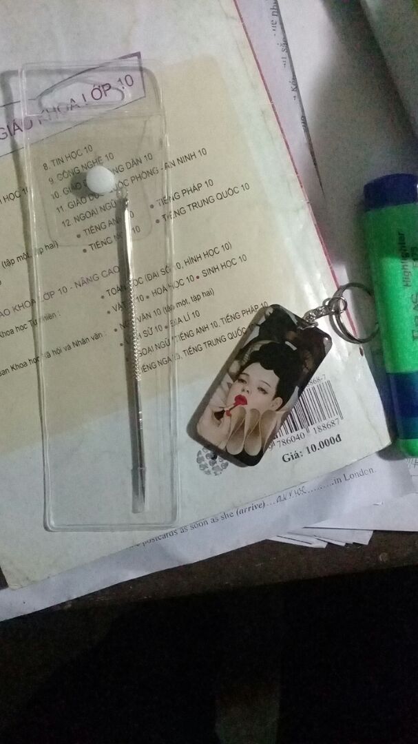 sản phẩm chắc chắn, đẹp , đúng nhưng hình ảnh, giá thành rẻ 
mình rất vui vì mua được sản phẩm trong đợt sale, sp có 2 đầu giúp nặn mụn dễ dàng
tiki làm việc rất tốt, shipper thân thiện giao hàng nhanh, chắc chắn sẽ mua nhiều đồ trên tiki