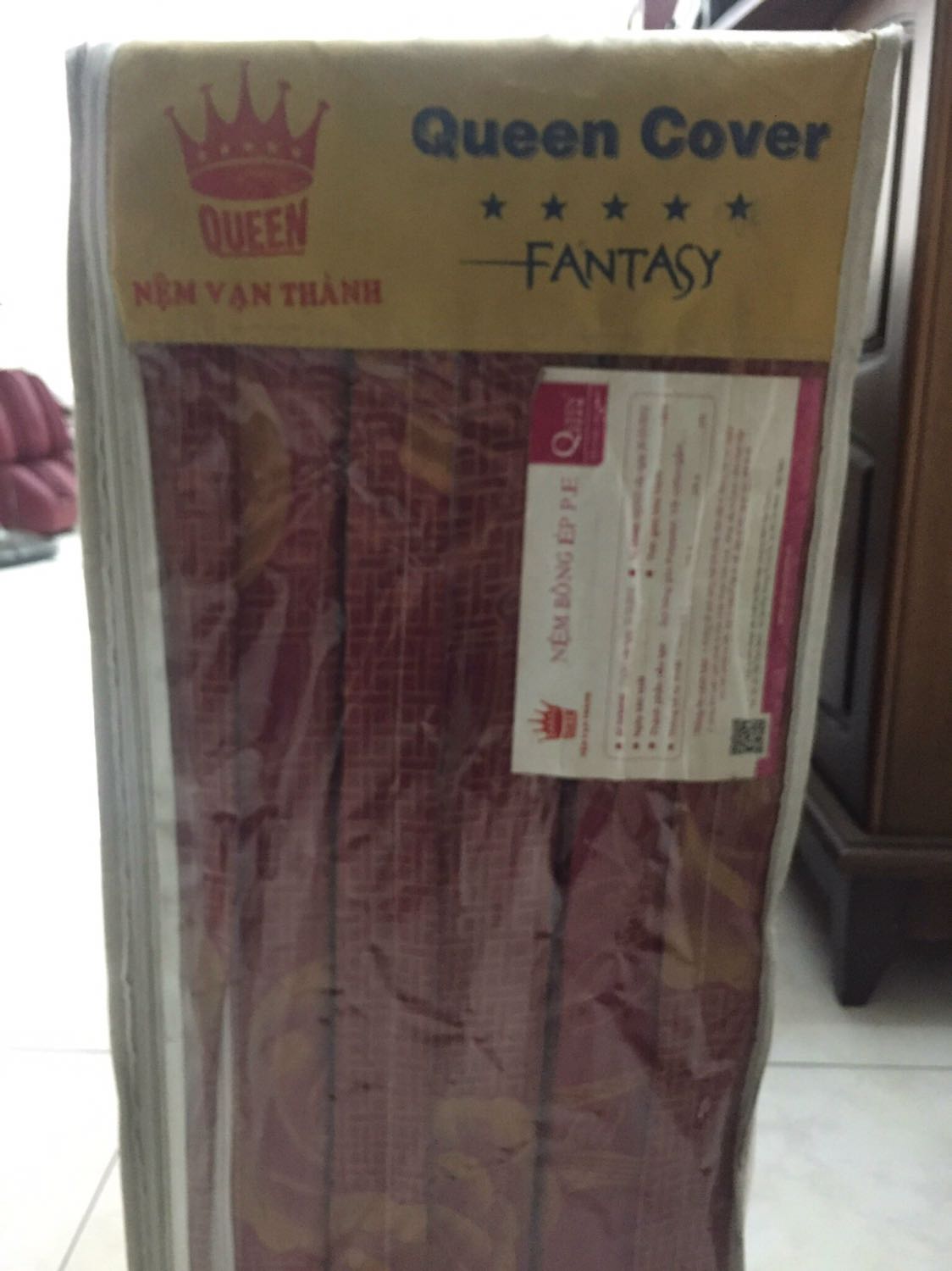 Nệm dơ, cũ không đúng kích thước. Liên hệ mà Tiki chưa giải quyết trả sản phẩm và hoàn tiền.