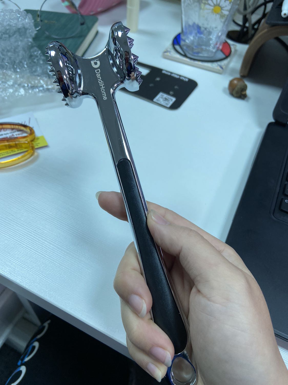 Sản phẩm đẹp, sắc xảo, cầm vừa tay, sáng loáng. Shop có cái card kèm theo khá chu đáo. Mọi ng có thể yên tâm mua bú đập thịt của shop này nhé.