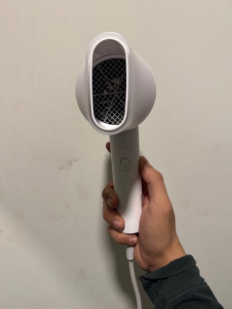 Máy đẹp và mạnh. Cũng không ồn lắm. Nói chung là rất ổn trong tầm giá. Còn bền hay không thì xài mới biết được