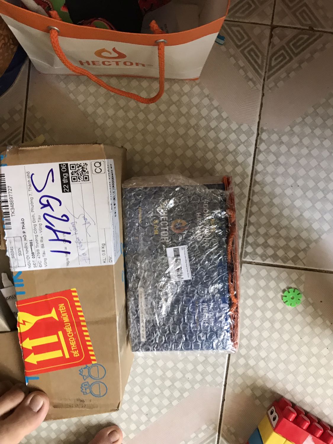 Gói hàng cẩn thận.
Sản phẩm dùng thơm, ngon dễ uống 
Phù hợp với nhiều lứa tuổi
Cảm giác phục hồi sức khỏe, tăng dề kháng, khỏe mạnh tráng cường hơn. 
Đã dùng sản phẩm được 6 tháng và sẽ tiếp tục ủng hộ shop. Rẻ- uy tín- chất lượng- phục vụ nhiệt tình chu đáo, tư vấn kĩ.