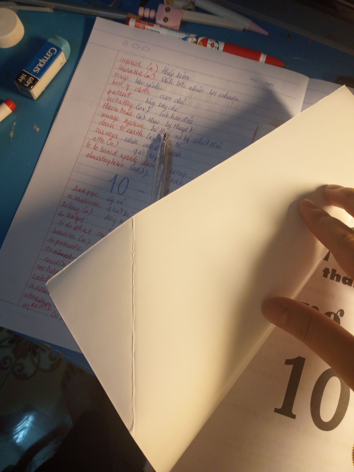 khá ok, RẤT DÀY, so với giá thì siêu rẻ! tuy nhiên lúc giao cho mình thì bị gập bìa, nhưng mình ko chú ý hình thức lắm nên quá dc với tầm giá. giao rất nhanh, mình đặt chiều thứ Bảy (ngày nghỉ) mà thứ 2 có hàng r. chất lượng sách thì khỏi bàn ha xd