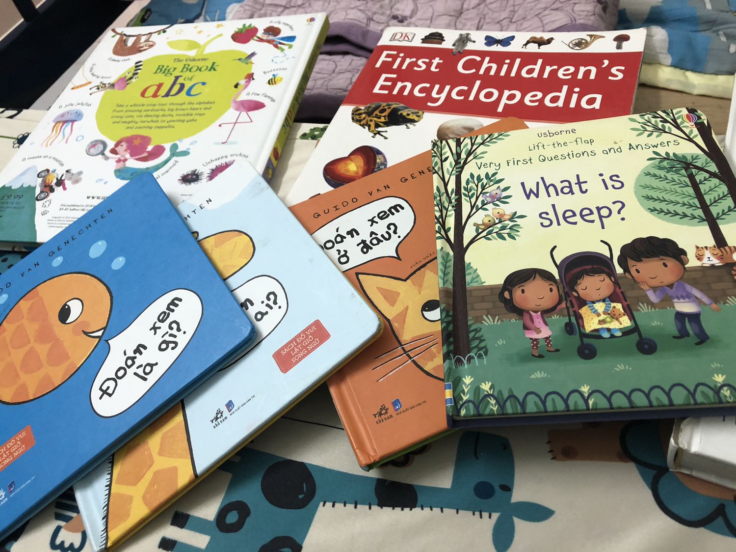 Sách hay, màu đẹp. Thiếu nhi ở nhà rất ưng