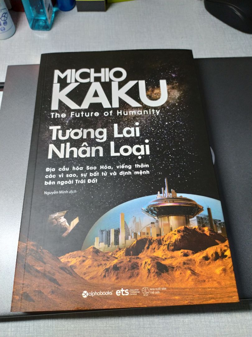Mua combo của GS Kaku, tình cờ đọc và thấy hah đặt mua, 1 ngày sau giao, rất đẹp về phần trình bày và chất lượng, FAHASA để ahahmove giao hàng đóng gói khá kĩ càng, nội dung rất thú vị và cuốn hút, CÓ DẪN CHỨNG RÕ RÀNG cuối trang vì đây là công trình nghiên cứu chứ k phải tiên đoán. Thật sự rất thích cách GS dẫn dắt câu chuyện dễ hiểu