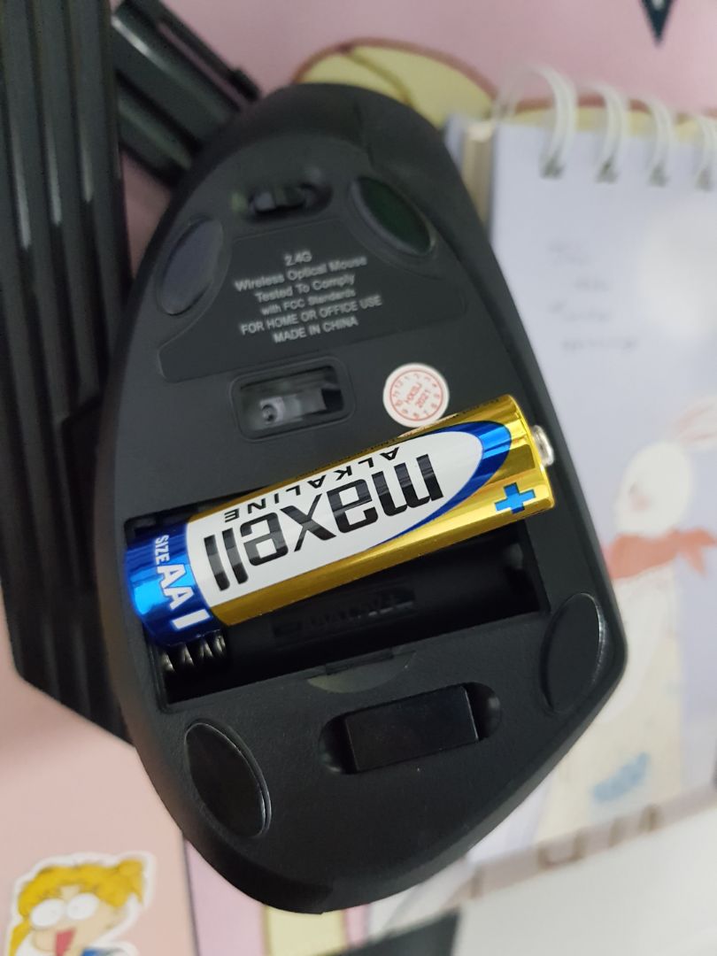 Chất lượng sản phẩm ok, cầm vừa tay, điều chỉnh được 3 mức DPI, nút bấm hoạt động đủ. Nhưng mà mô tả ghi dùng Pin AA nên mình đặt mua kèm thêm pin AA, đến khi nhận chuột, hộc pin ghi pin AAA nên pin vừa mua bị sai, bực mình. Update: xài 1 thời gian nút lăn chuột bị lỗi lăn xuống mà cuôn lên, và rất hao pin, tầm 10 ngày phải thay pin rồi