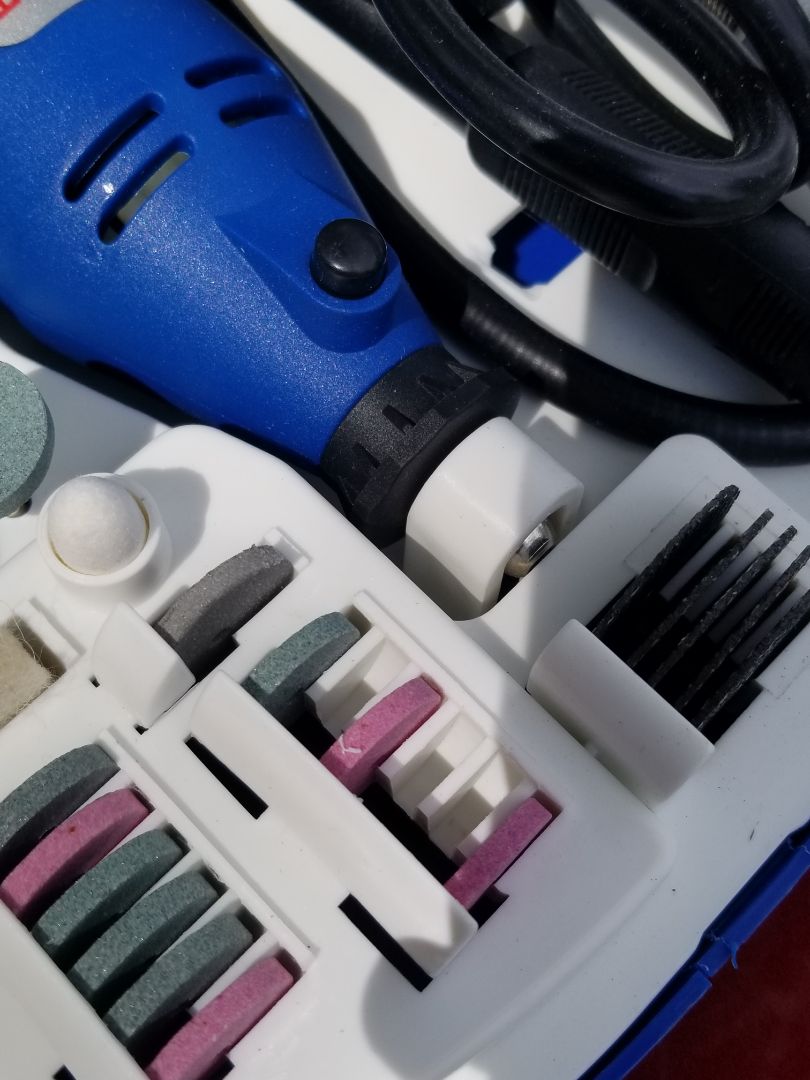 Giao hàng ok, nhưng mà hộp đựng bị bể, gãy khóa không khóa được. Về chất lượng để xài thử mới nói được. Đề nghị shop kiểm tra kỹ rồi mới giao nhé.