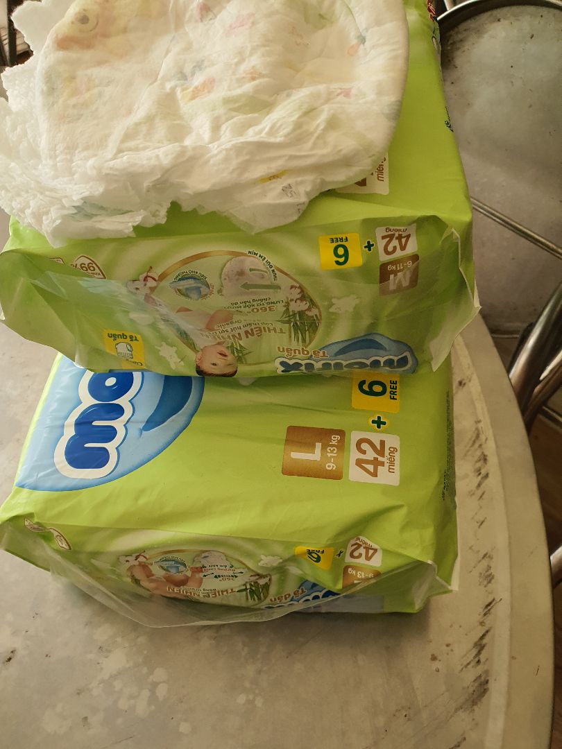 giao hàng nhanh, nhân viên giao hàng thân thiện, nhiệt tình, bỉm sờ hơi cứng, chưa xài nên ko biết có thấm hút tốt ko