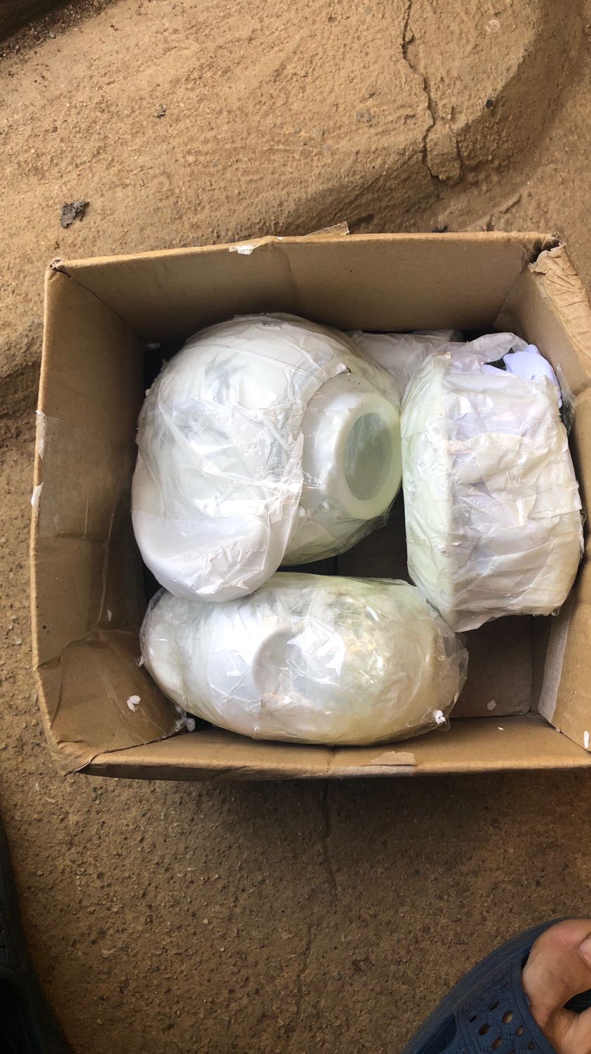 giao nhầm hàng
đặt quấn cổ tay mà mở ra lại là ấm chén