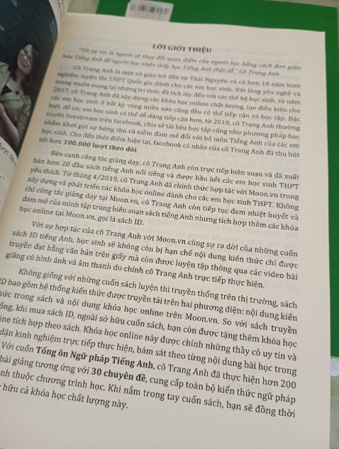 Shop gói hàng không kĩ, không có bọc chống shock, nếu không có thì mình nghĩ cũng nên gói nilon lại chứ mưa thì ướt hết sách
Bên vận chuyển ẩu, nhìn cái hộp bị ọp ẹp hết, rách to thấy được cả bên trong
Sách chưa hư hại gì, sách đẹp