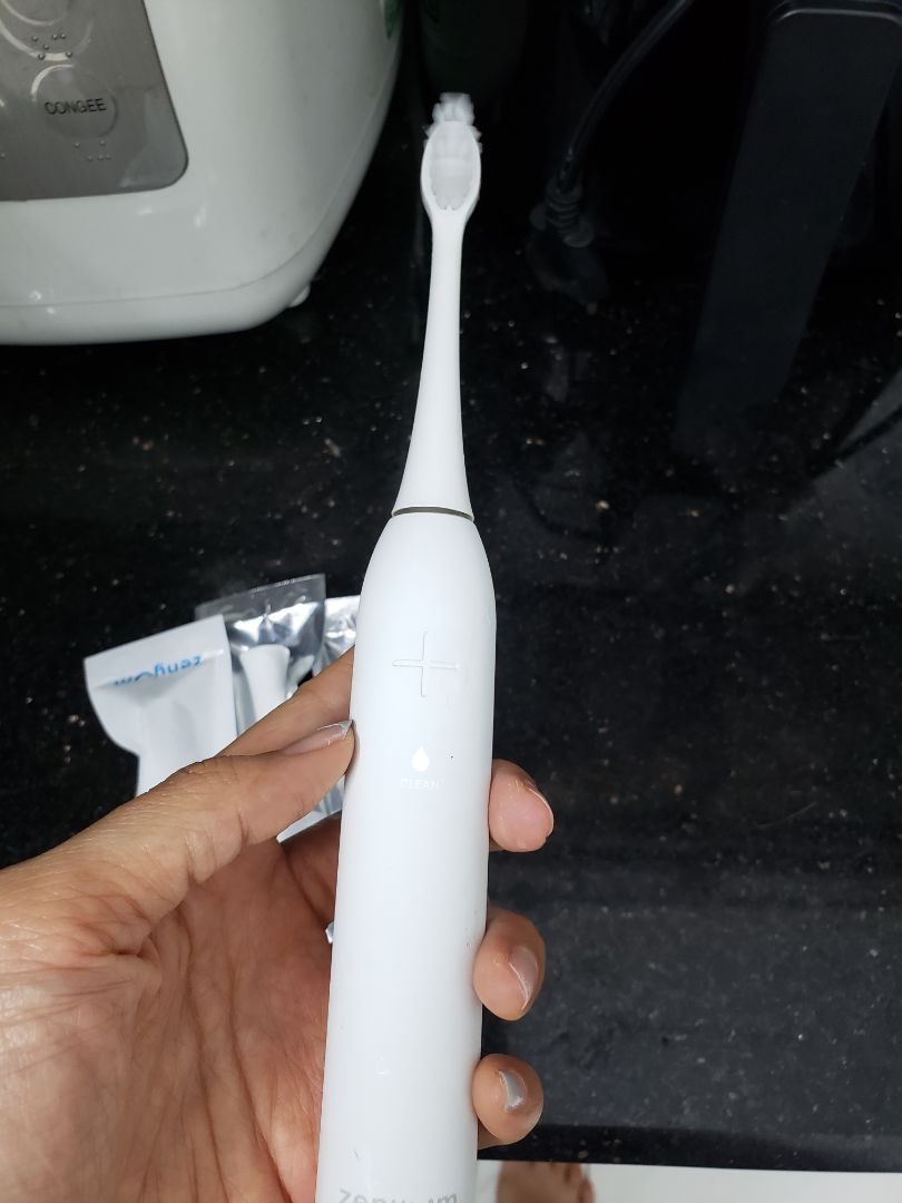 Shop giao đúng hẹn, Hàng tốt, đánh êm không bị chảy máu chân răng, nên mua nha. Màu sắc tinh tế, đóng gói cẩn thận, mua combo lợi hơn mua lẻ. Sẽ ủng hộ shop.