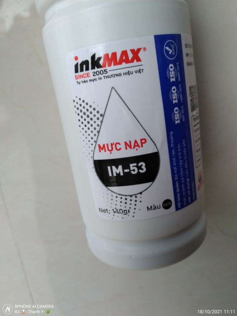 lần đầu mua mực in mà trên lọ mực có đầy đủ thông tin nhà sản xuất, hạn sử dụng, thành phần. Nói chung là ưng ý về bên ngoài. 
khi in thấy cũng ok. Khó so sánh với các loại mực khác về % mực thải nhưng tạm thời là ok
Tuy nhiên giá hơi cao so với các sản phẩm khác. Giá ngược như vậy sẽ khó bán. Nếu giá khoảng 25 26k/ lọ là hợp lí hơn. 
Ngoài ra côn ty nên bán loại đóng túi 1kg, 2Kg để người dùng có thể thuận tiện hơn khi sử dụng, tiết kiệm đc chi phí lọ và bảo vệ môi trường.