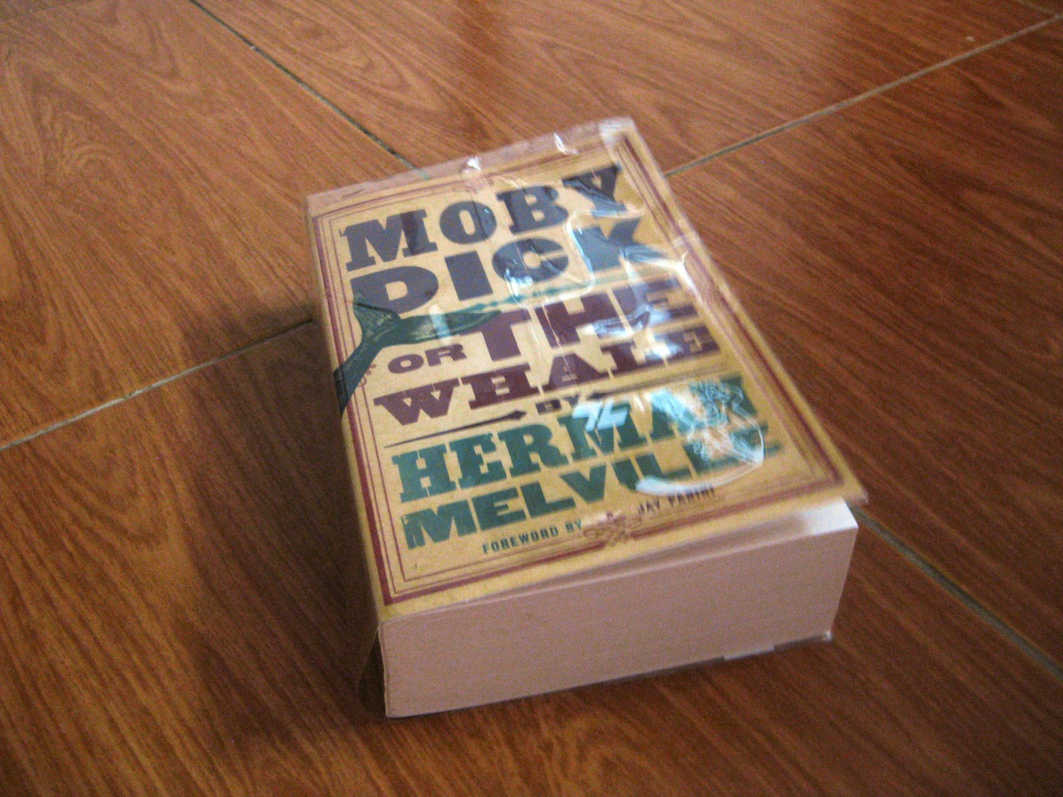 Sách còn mới, không sứt sát gì. Chữ hơi nhỏ, nên đọc nhanh mỏi mắt. Giấy hơi vàng khá dày dặn. Nhìn chung chất lượng khiến mình rất hài lòng.