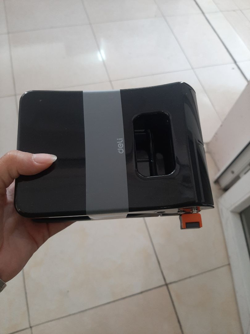 Hang y hình, nguyên hộp chưa sử dụng ko biet bền ko, mong là bền đúng Deli