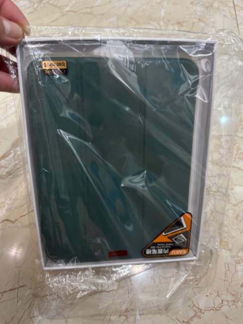 Mua màu đỏ, shop lại giao màu xanh. Bó tay