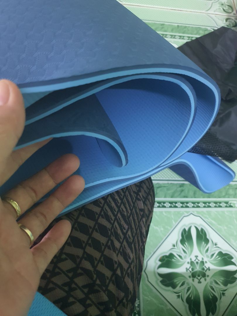 rất rất ưng sp của shop Độ dày dài rộng chuẩn như mô tả , ko hề có mùi hóa học khó chịu một chút nào nên mình nghĩ thảm rất an toàn cho sk người sd, shop giao đúng màu . Vậy nên giữa bao nhiêu shop bán thảm tập yoga thì đây chính là một trong những đc tin cậy các bạn . đây chính là chia sẻ chân thành của mình .thanks shop.