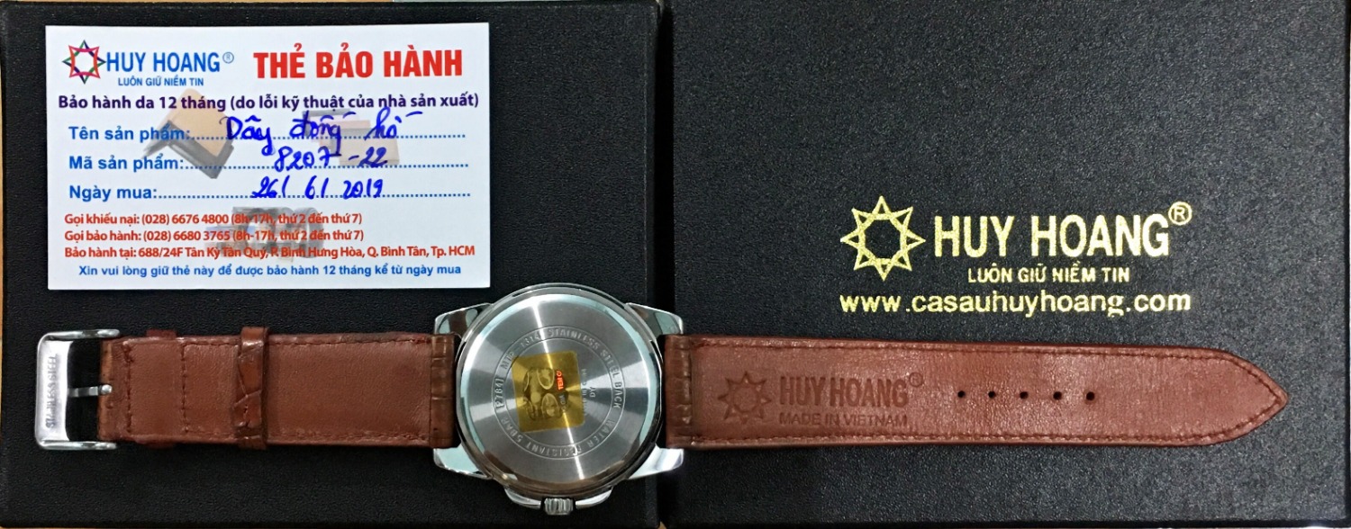 Về mất công đục lỗ để xỏ chốt. Dùng một tuần thấy rất OK. Da mềm, đeo không ngứa tay. Dính nước khô khá nhanh và không có mùi như dây gốc của Casio. Cám ơn thương hiệu cá sấu Huy Hoàng & Tiki