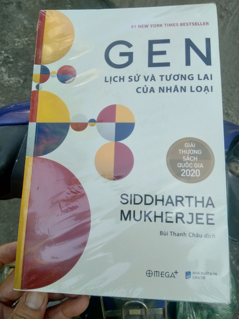 sách nhìn giản dị mà đẹp , nội dung hay .
Thằng cha này viết về đề tài khoa học mà kiến thức rộng , giúp người đọc hiểu biết thêm nhiều lĩnh vực khác nữa , mà phong văn thì thôi tuyệt cú mèo , ngày trước chắc viết thư tán gái chắc number one .