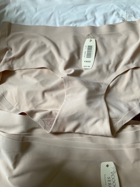 Mua size to mà vẫn bé quá