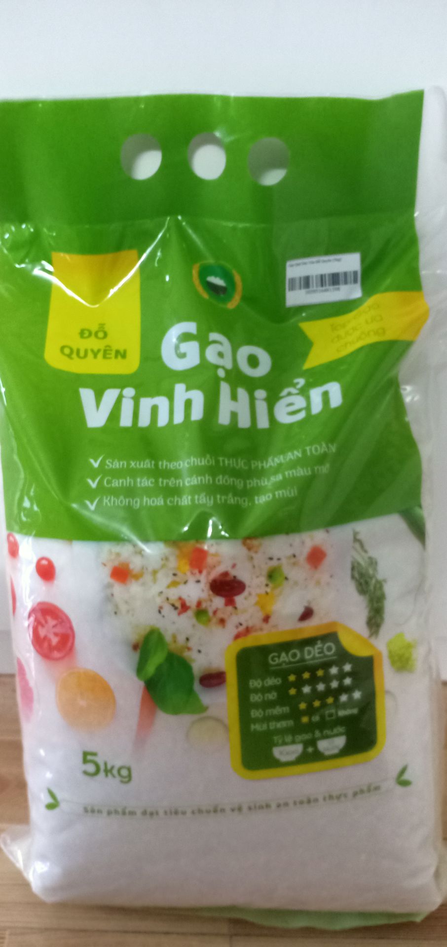 Hàng giao hơi chậm, đóng bọc chưa cẩn thận lắm may mà ko ảnh hưởng đến sản phẩm. Giá tốt, gạo có thơm nhưng không trắng sáng và dẻo lắm, mình ko cần gạo quá ngon, quan trọng là quy trình nuôi trồng đảm bảo, ủng hộ nhà bán và TIKI. Hàng giao hơi chậm, đóng bọc chưa cẩn thận lắm may mà ko ảnh hưởng đến sản phẩm. Giá tốt, gạo có thơm nhưng không trắng sáng và dẻo lắm, mình ko cần gạo quá ngon, quan trọng là quy trình nuôi trồng đảm bảo, ủng hộ nhà bán và TIKI.