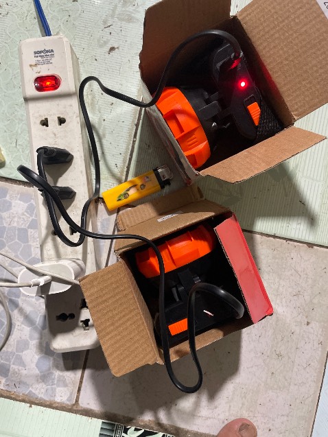 Mua 2 cái mà một cái dây sạc bị hư còn một cái